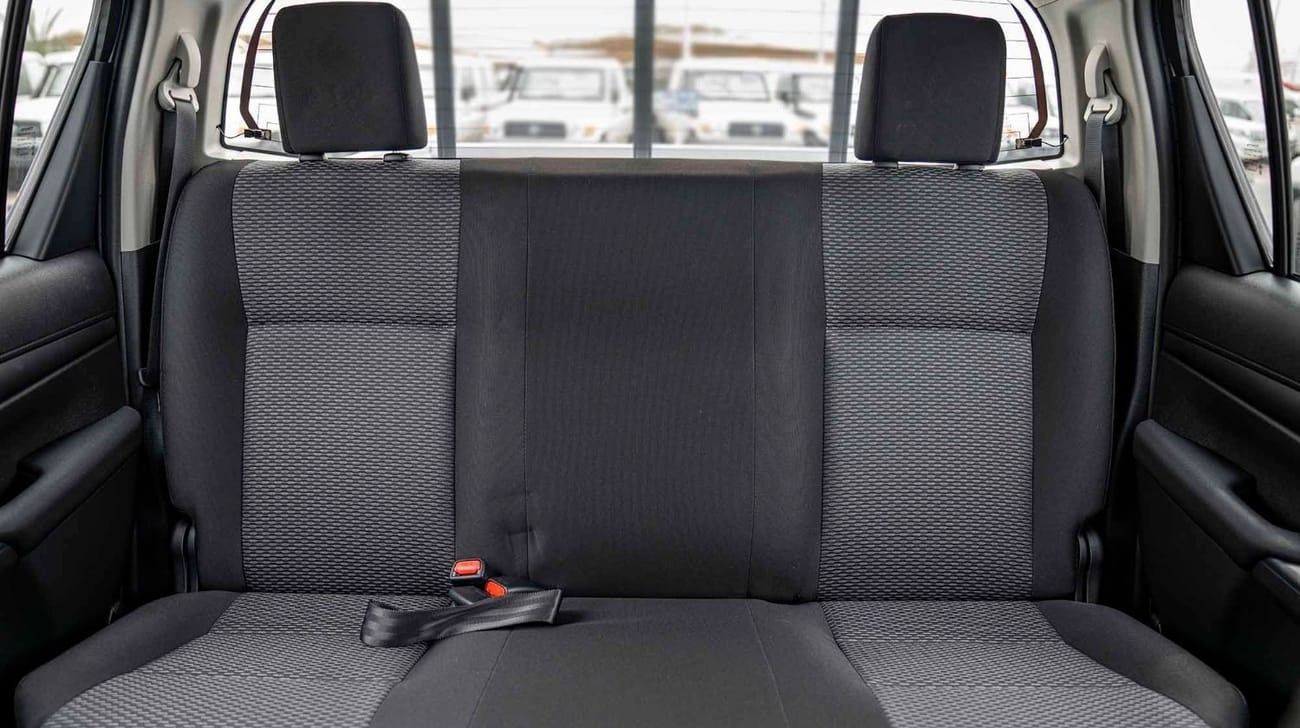 تويوتا هيلوكس Toyota Hilux 2.4L Diesel Mid Option p.window MY2024