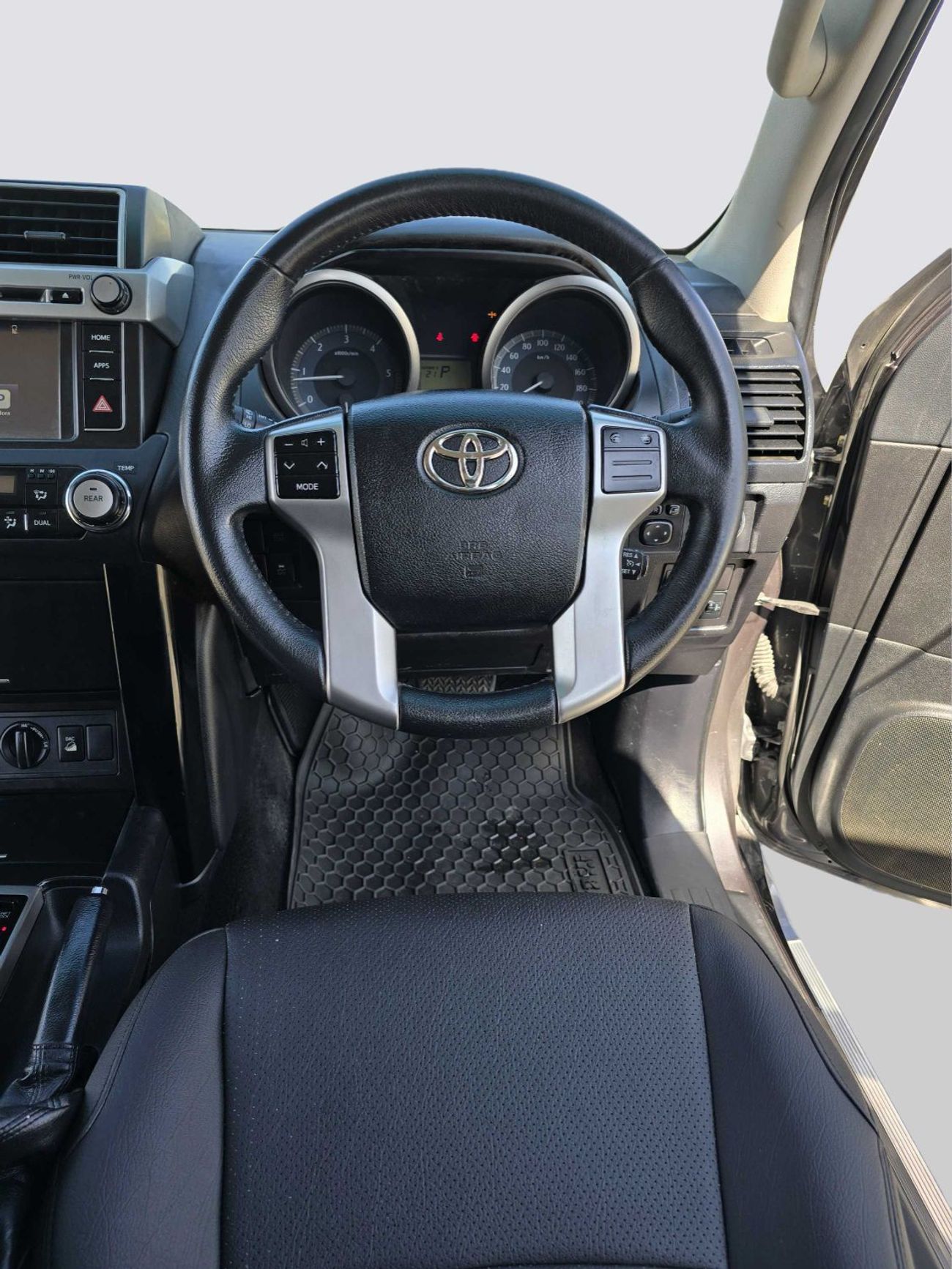 تويوتا برادو 4x4 Diesel Right Hand Drive (Export Only )