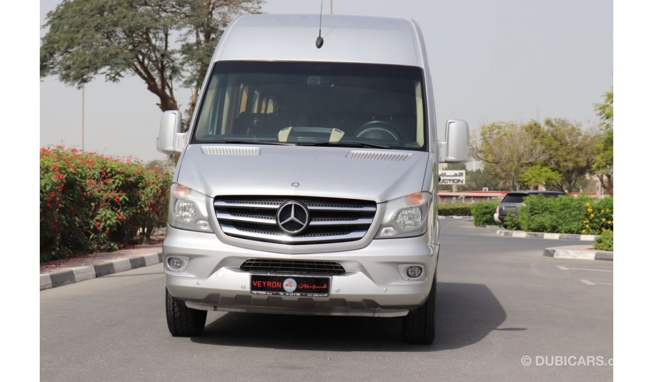 مرسيدس بنز سبرينتر = 324 = GCC SPECS VERY LOW MILEAGE = FREE REGISTRATION = WARRANTY