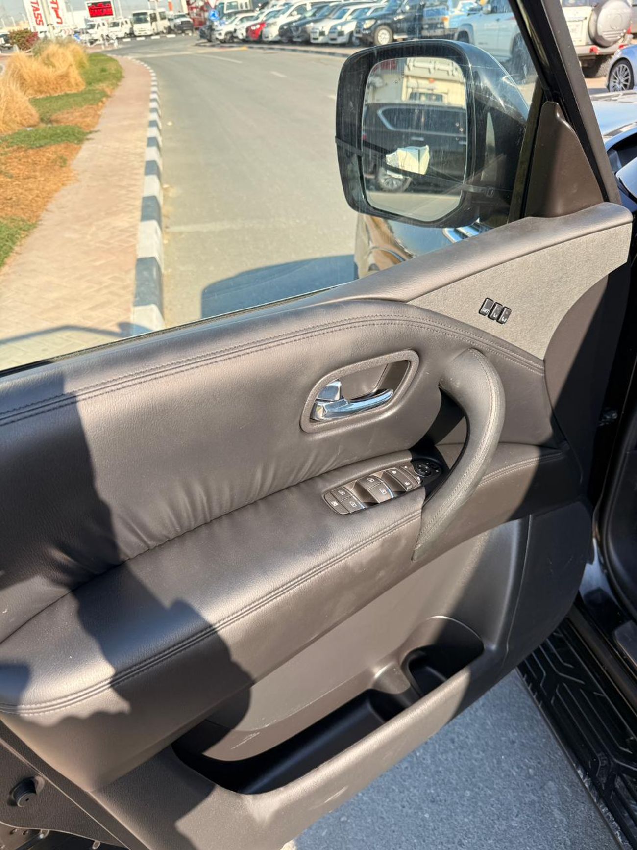 Nissan Armada SL Full Option ,Sunroof 4WD 2022 model