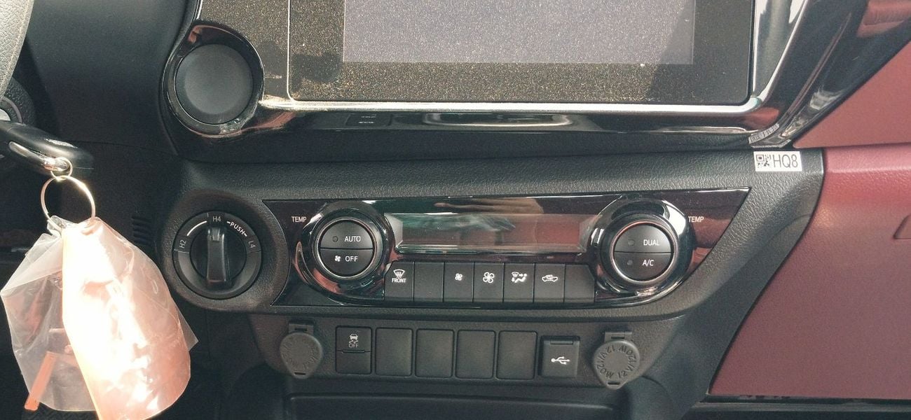 تويوتا هيلوكس Hilux 2.7L Petrol AT 4x4 2026YM