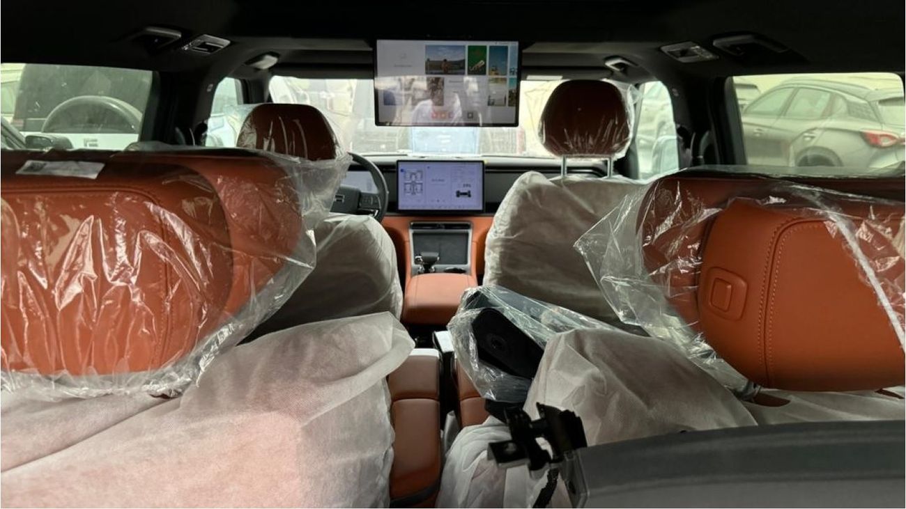 روكس 01 Polestones Rox Motor 01 Premium SUV  3-Row 6-Seater