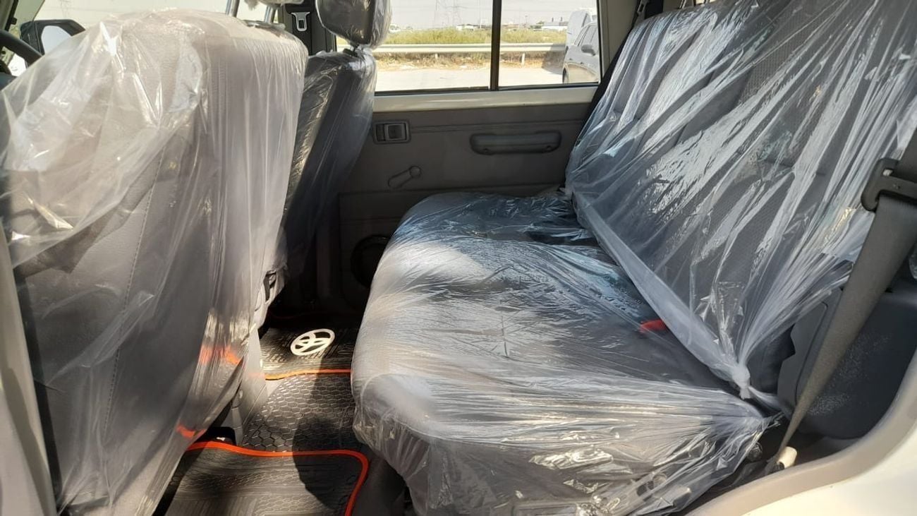 تويوتا لاند كروزر 70 V8 1VD diesel manual low kms Right-Hand drive