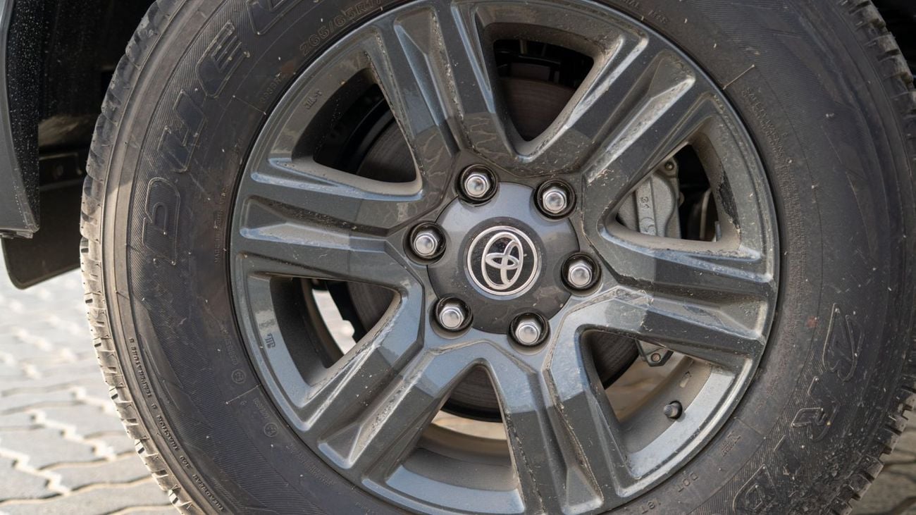 Toyota Hilux S GLX 2.4L AWD A/T 2.4L DSL DC 4X4 Active Comfort A/T 2025YM