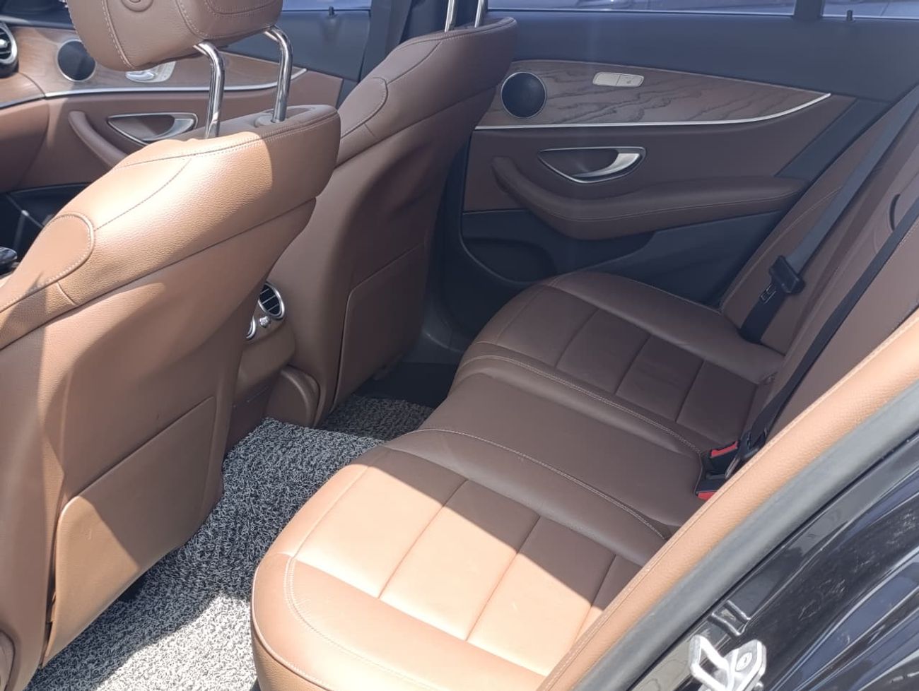 مرسيدس بنز E300 Premium + 2.0L