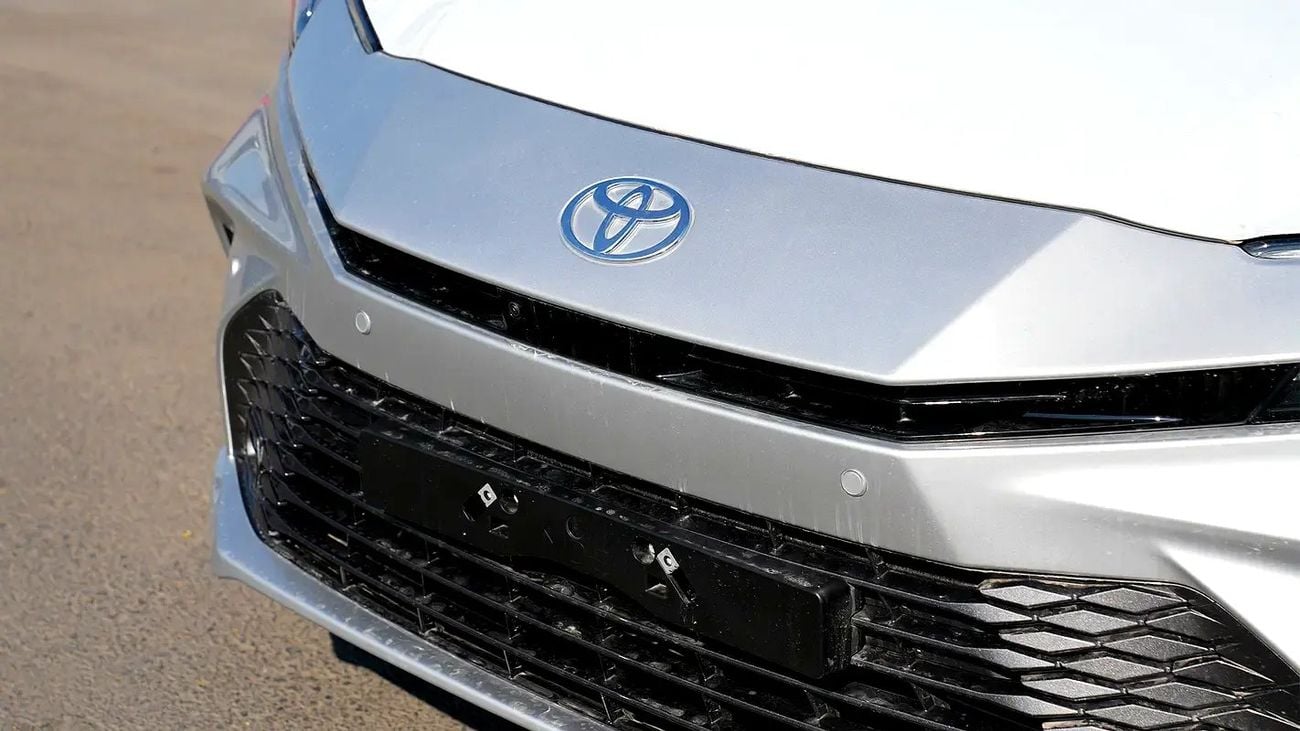 Toyota Camry LUMIERE HEV Lumiere HYBRID GCC Spec