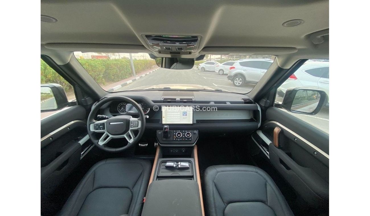 Land Rover Defender GCC SPE C UNDER WARRANTY AND SERVICE