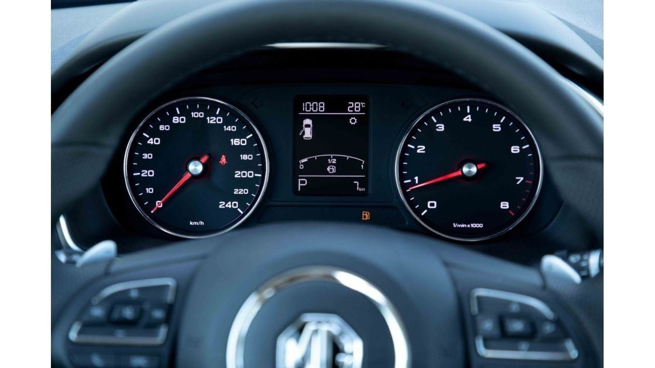 MG RX8 2023 MG RX8 4X2 2.0 STANDARD - Pearl White inside Beige