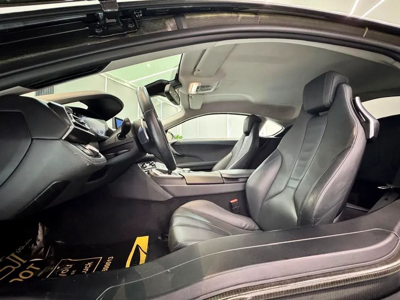 بي أم دبليو i8 STD LUXURY || GCC I| TOP RANGE I| FUTURISTIC DESIGN || CONDITION || LOW MILEAGE