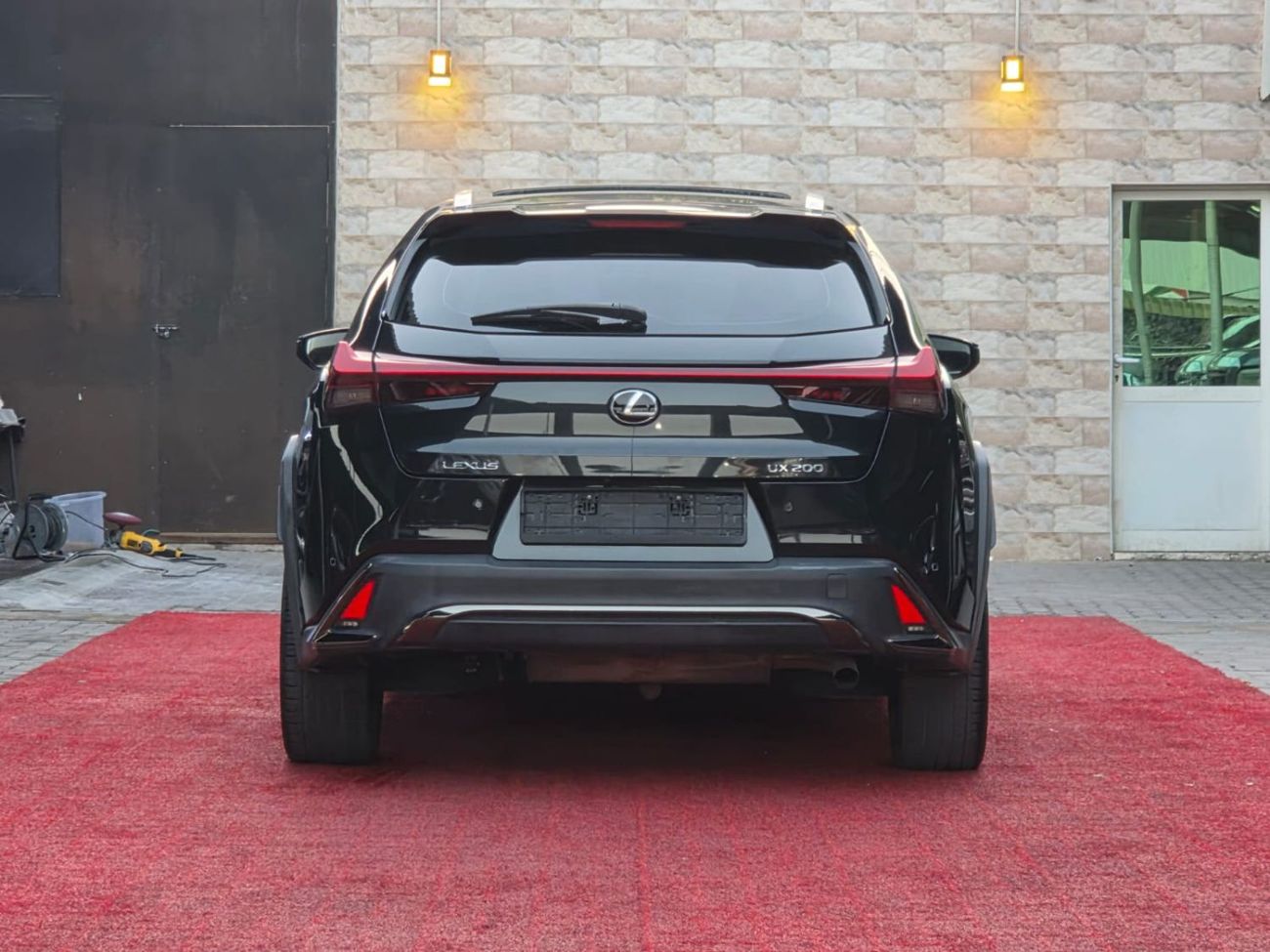 لكزس UX 200 F Sport Platinum 2.0L (169 HP)