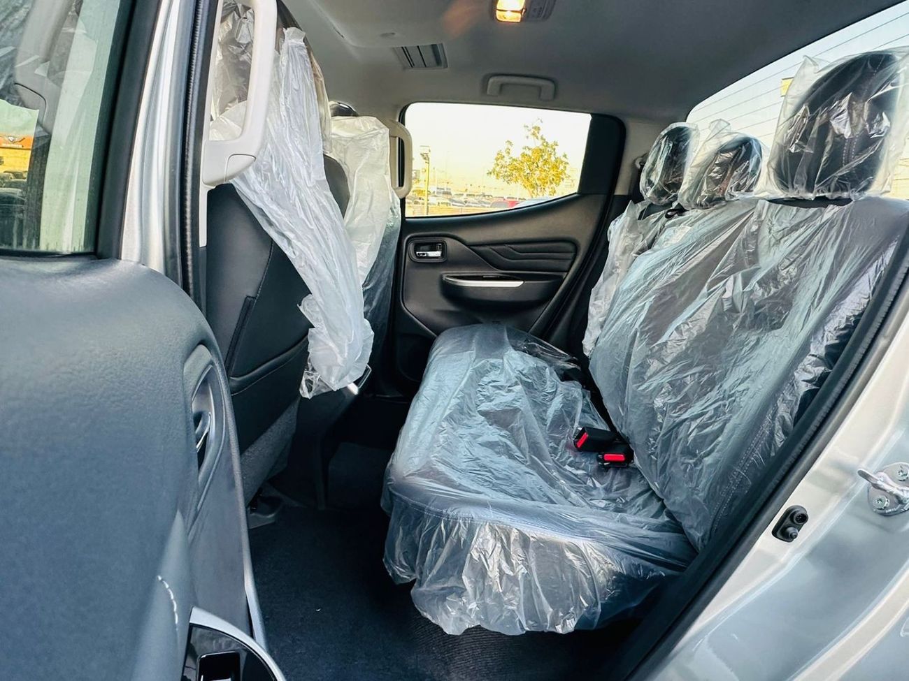 Mitsubishi L200 Mitsubishi L200 SPORTERO DIESEL - 2.4L - DOUBLE CABIN - 4X4 - A/T - POWER LOCKS AND POWER WINDOWS