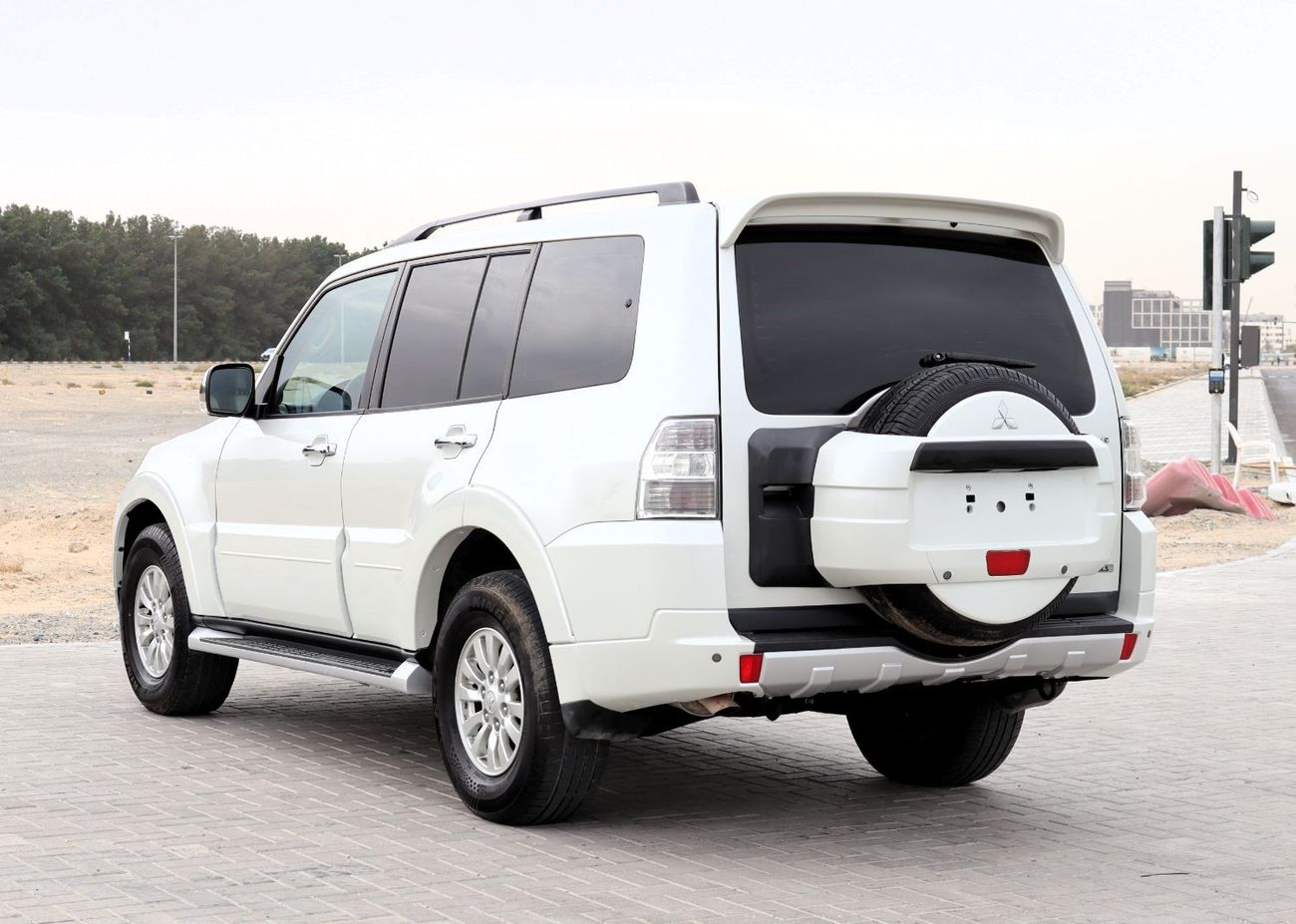 ميتسوبيشي باجيرو GLS 3.5L (186 HP) (7 Seater)