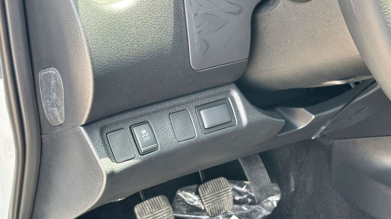 Nissan Navara Nissan Navara 2.5D XE 4X4 DC PLUS MT