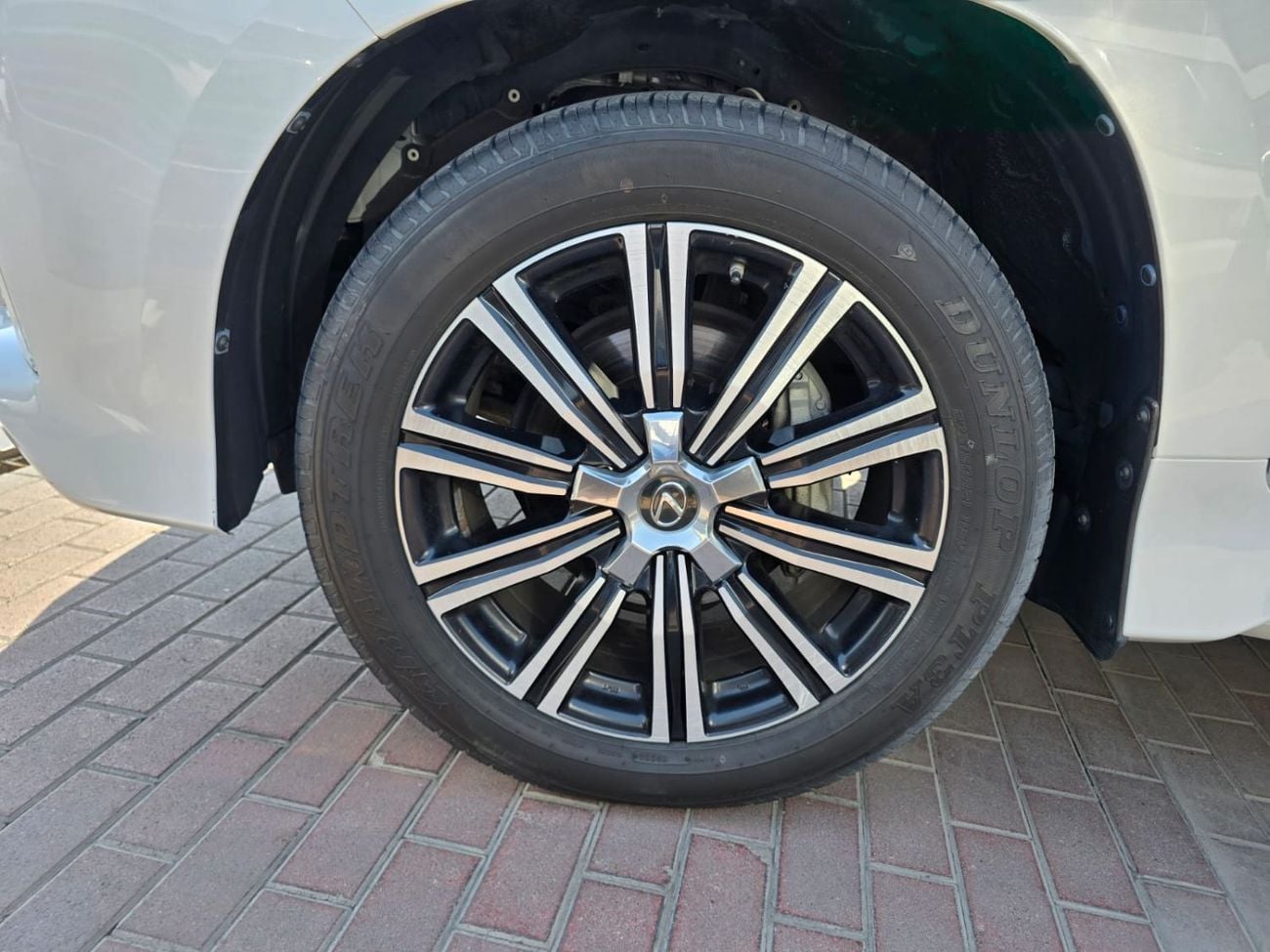 لكزس LX 570 PLATINUM