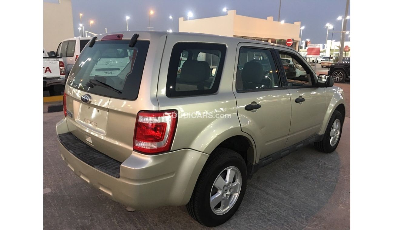 Used Ford Escape 2012 for sale in Dubai 255932
