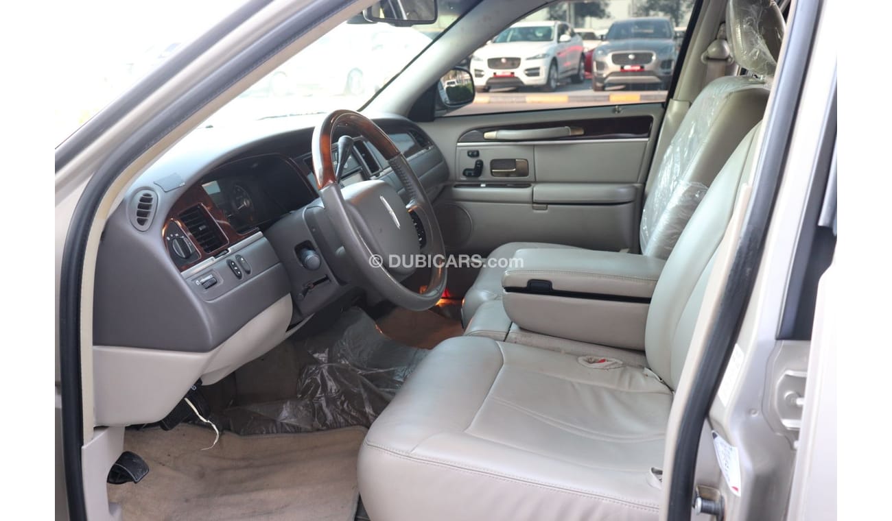 Lincoln Town Car NEW ARRIVAL FREE REGISTRATION EXCELLENT CONDITION
