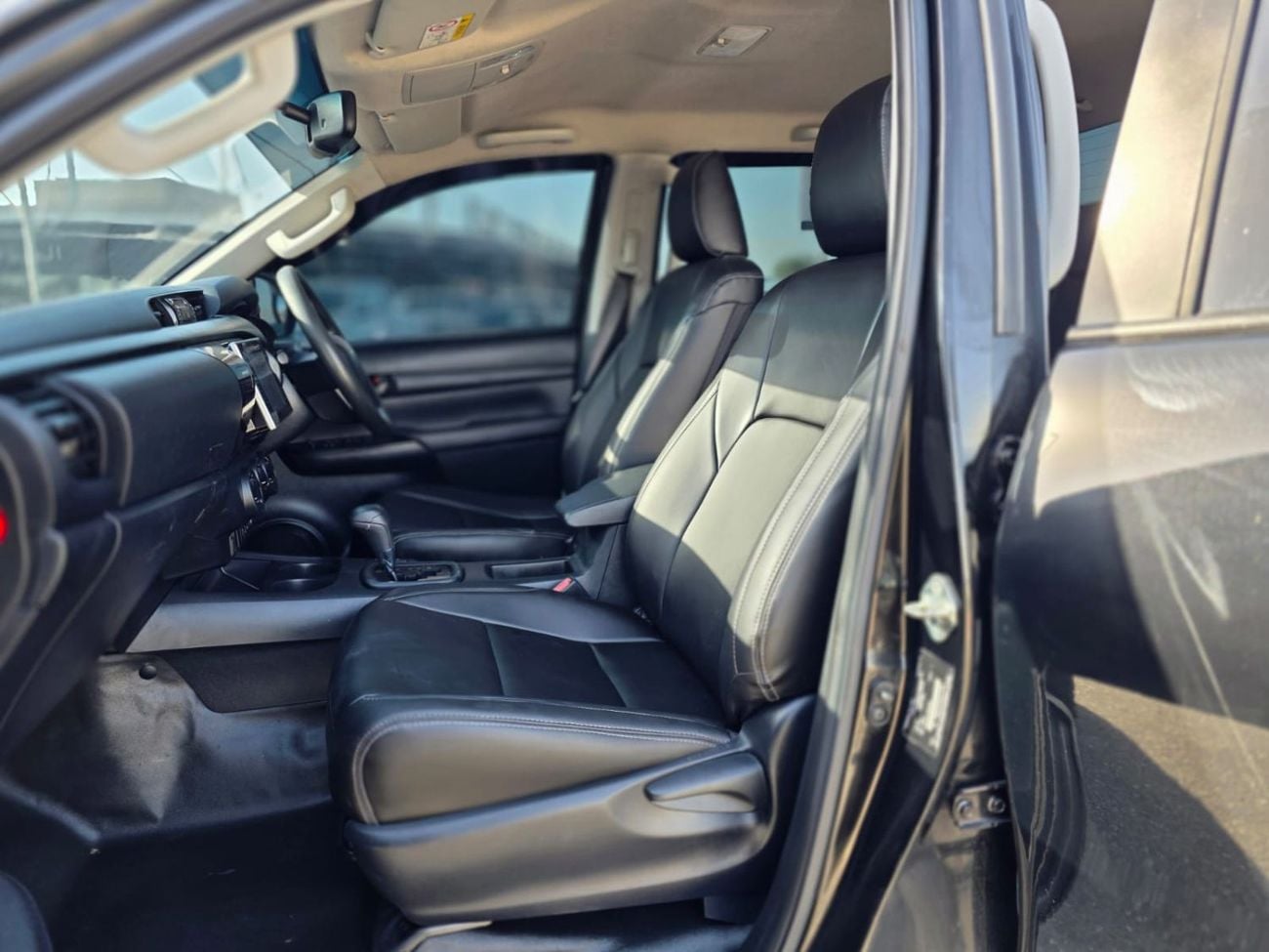 Toyota Hilux 2018 | 2.8L DIESEL | AT | RHD | SPORTS BAR | DOWNHILL ASSIST | CRUISE CONTROL