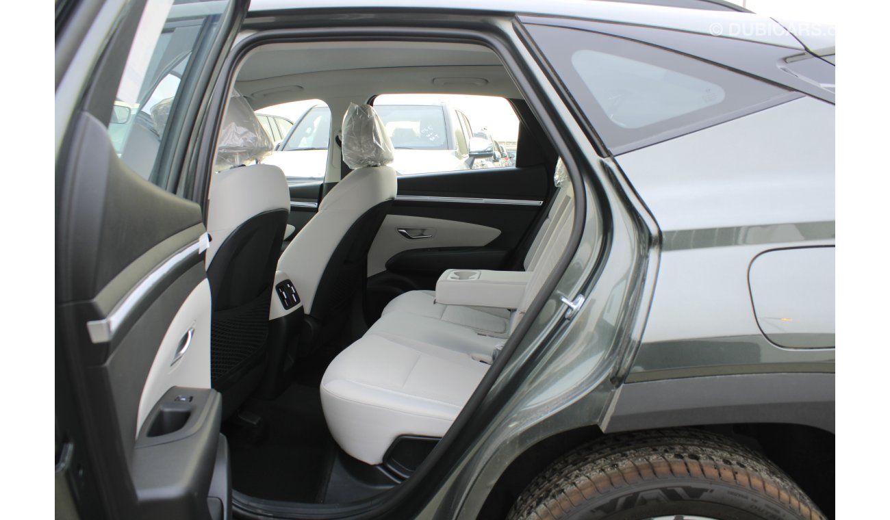 Hyundai Tucson 1.6L Petrol / Driver Power Seat / DVD / Panoramic Roof ( CODE # 8957)