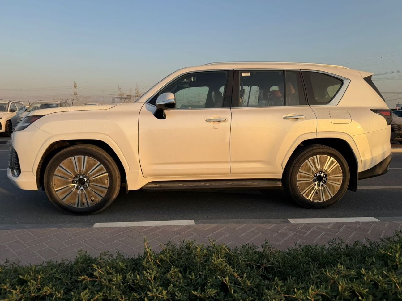 Lexus LX600 Lexus LX600 Urban 3.5TT 2025 10 speaker with soft doors