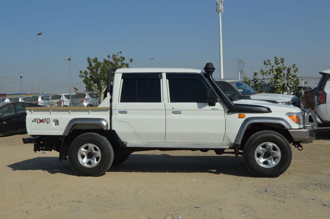 Toyota Land Cruiser Pick Up Double Cabin  Left Hand Drive Engine:  V6