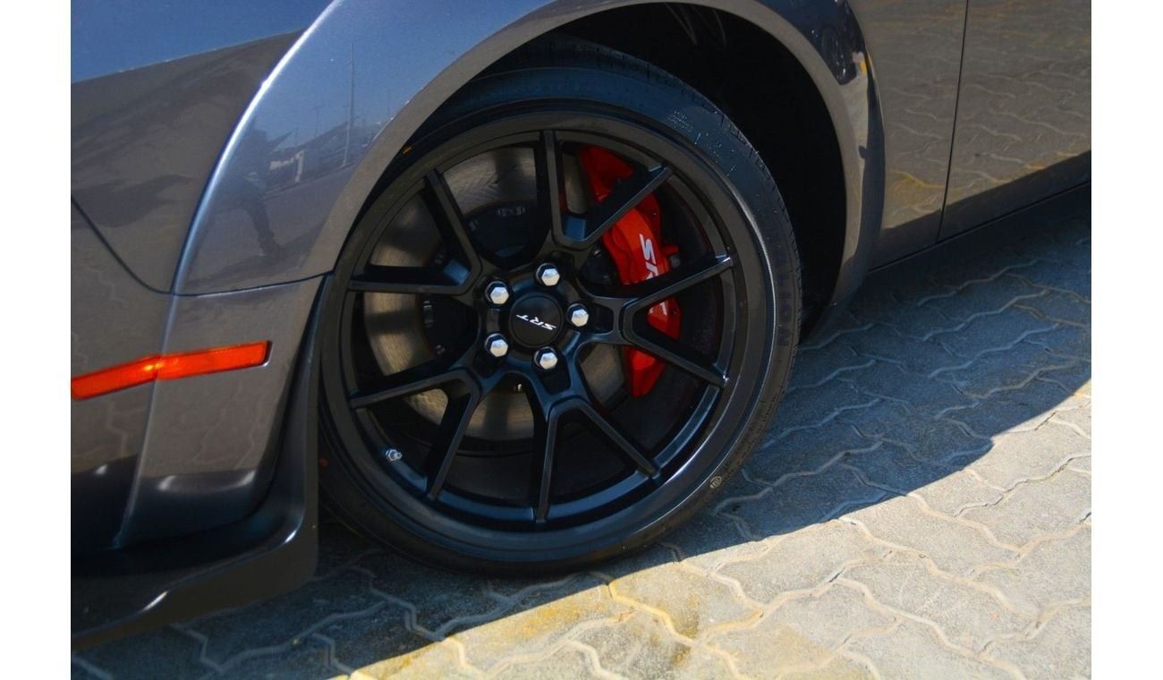 Dodge Challenger SRT  V8 Scat Pack 6.4L (485 HP)--VERY CLEAN AND GOOD CONDITION