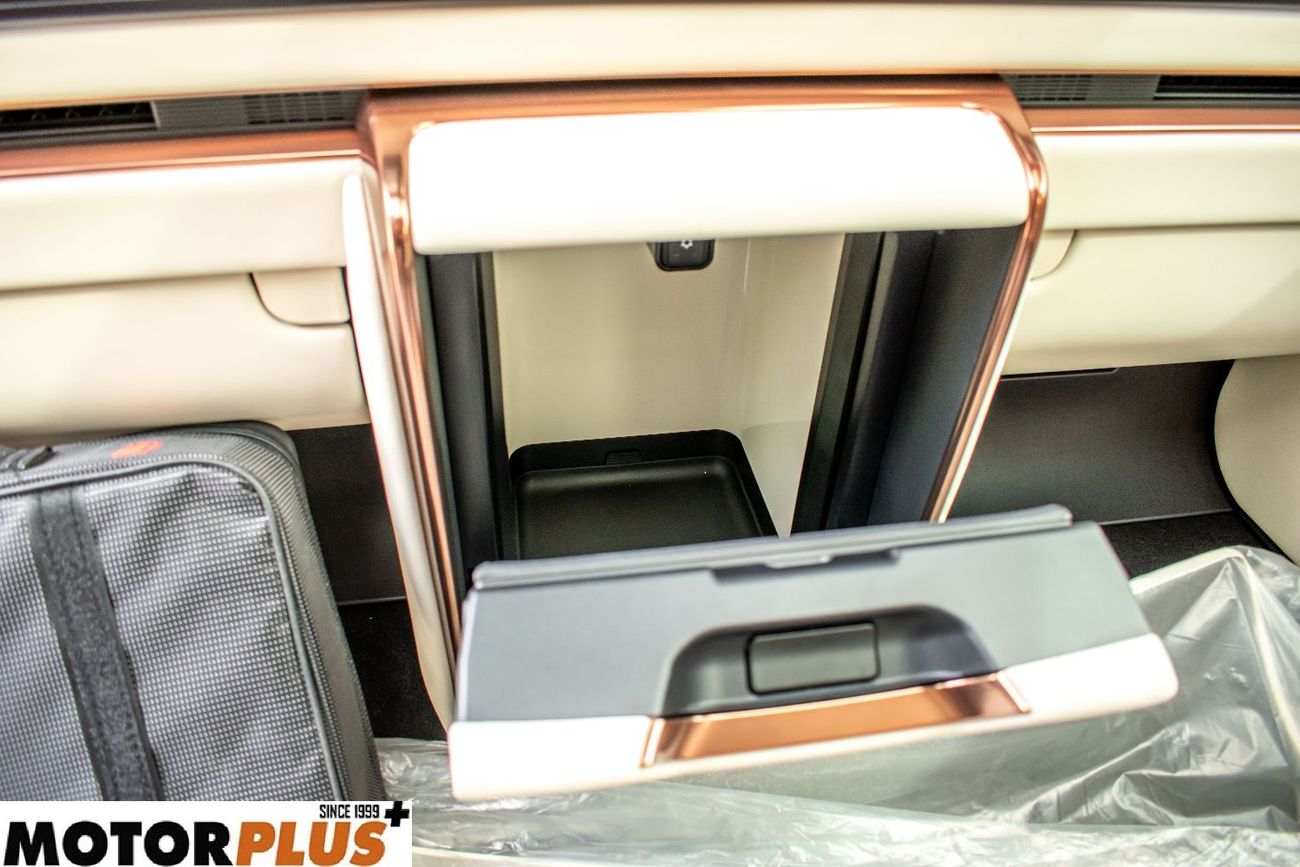 لكزس LM 350h Hybrid 4 Seater 2026 - Ready Stock!