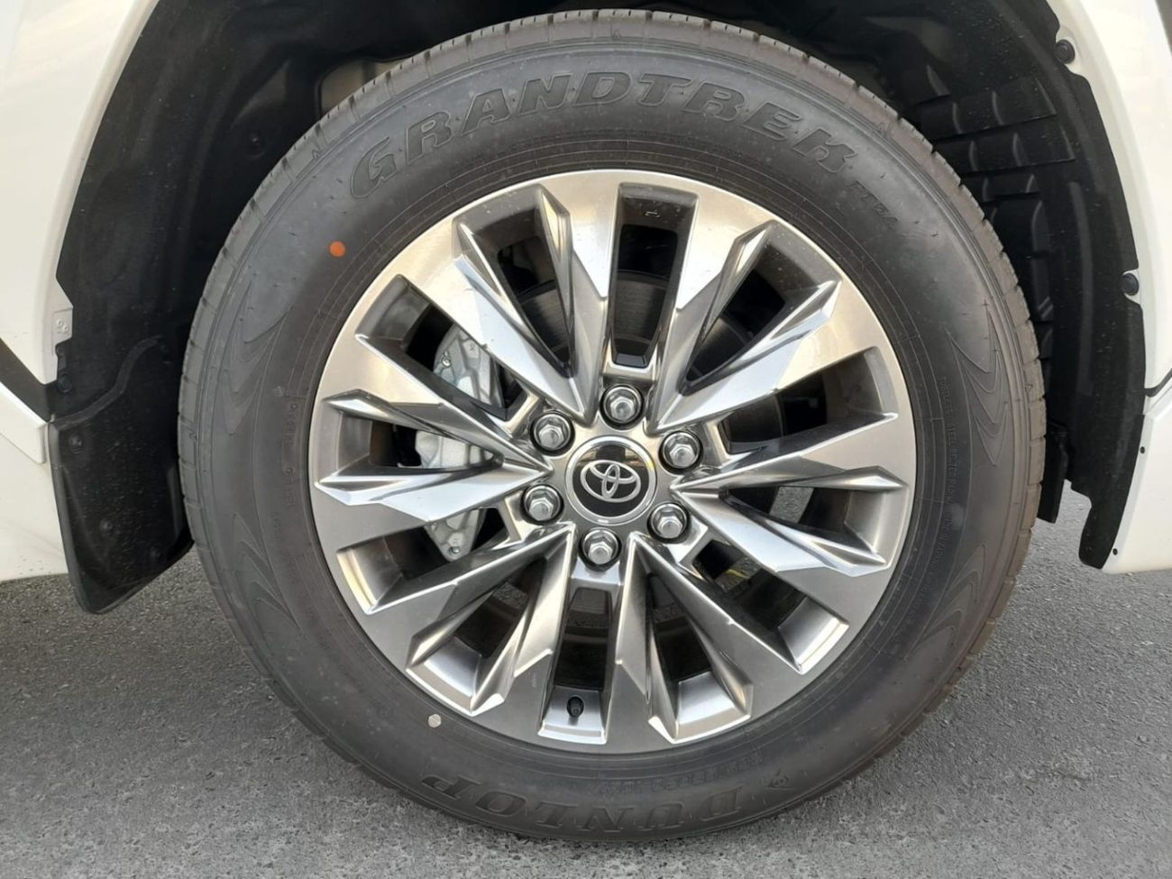 تويوتا لاند كروزر ZX FULL OPTIONS PETROL 7 SEATER TOP RANGE COMPLETE