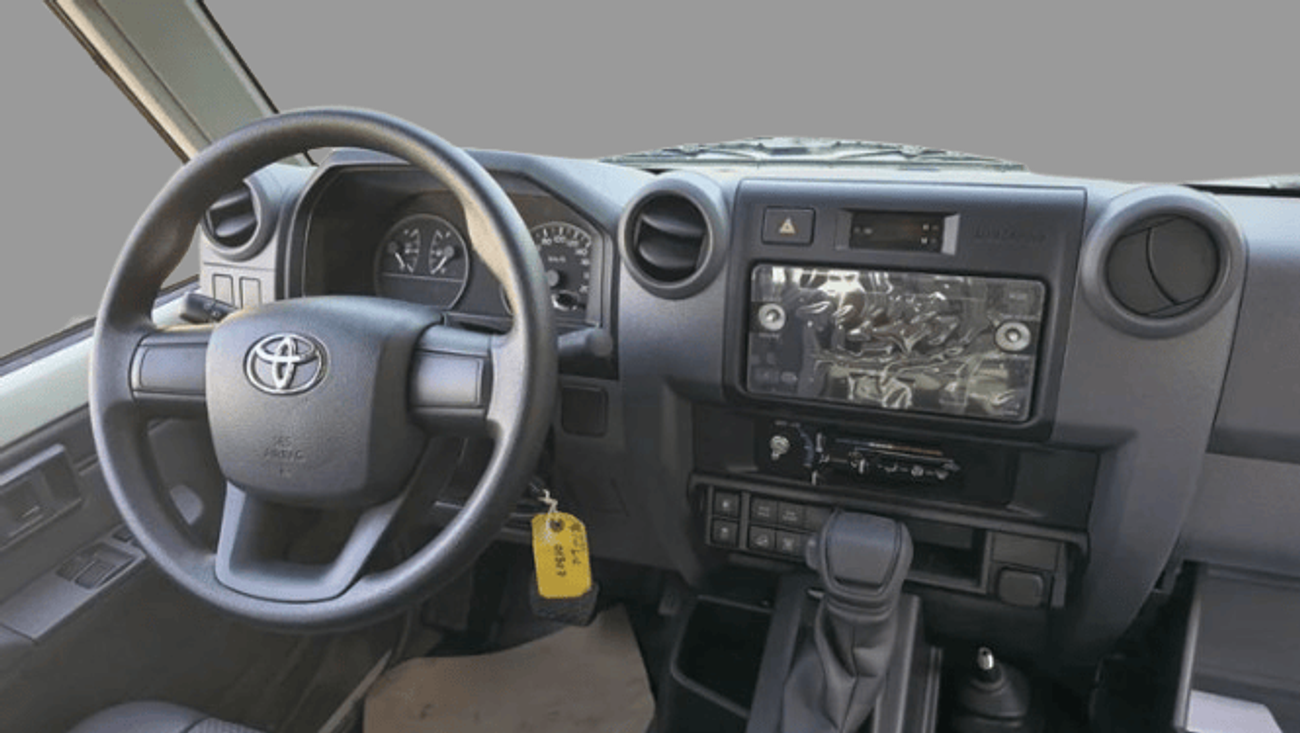 تويوتا لاند كروزر 70 ECTWAL001 - 2025 Toyota LC78 3 Doors Hardtop - 2.8L Diesel Auto – White with Grey  Interior