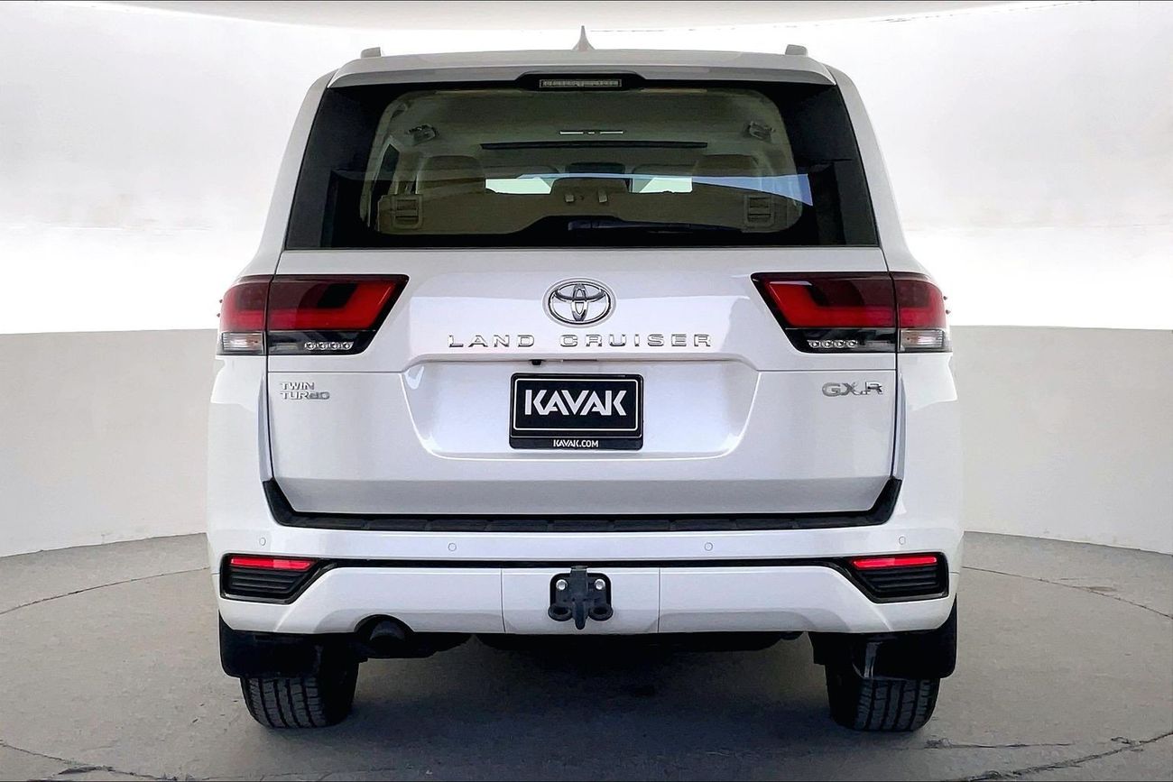 تويوتا لاند كروزر GXR | National Day Celebration | شامل الضمان | 0 ﺪﻔﻋﺓ ﺃﻮﻟﻯ