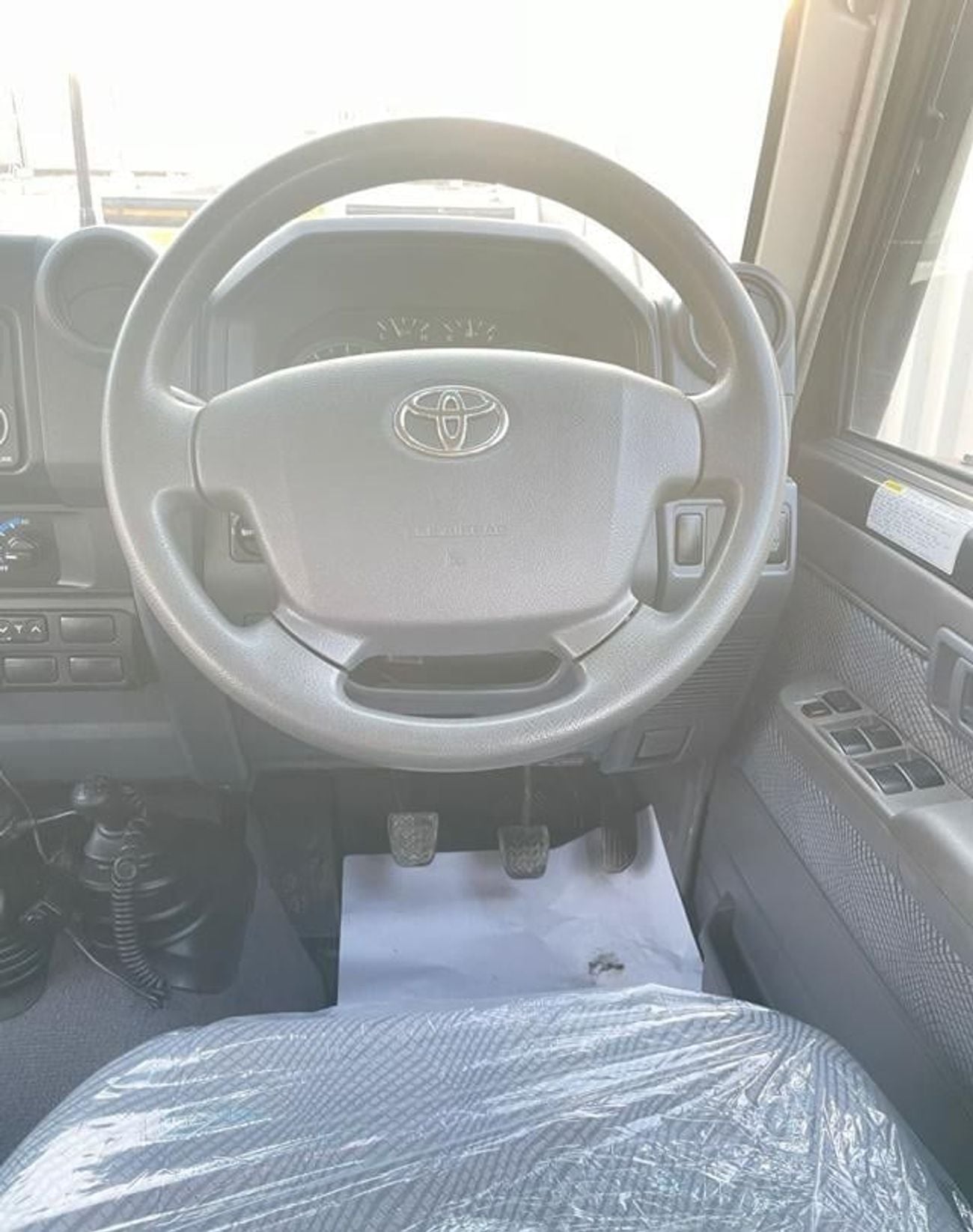 Toyota Land Cruiser Pick Up DIESEL 4.5 LITER ,RIGHT HAND DRIVE ,ONLY FOR EXPORT AVAILABLE