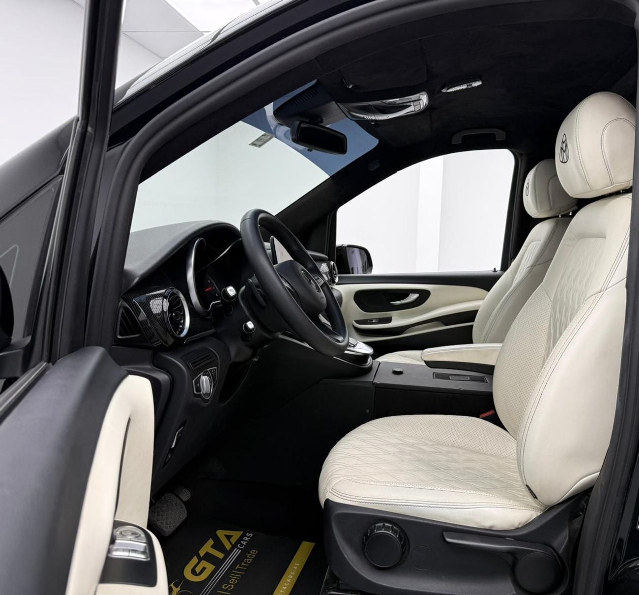 مرسيدس بنز V 250 2023 Mercedes Maybach V250, Warranty, Very Low Km, Fully Loaded, Excellent Condition, GCC