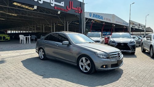 Mercedes-Benz C 300 Mercedes-Benz C300 source from America, little damage in the body Specifications of Full Option