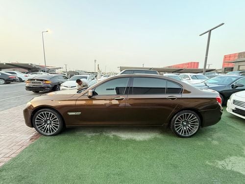 BMW 750Li EXCLUSIVE 4.4L V8 twin-turbo engine producing 407 hp, 8-speed