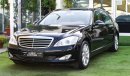 مرسيدس بنز S 350 خليجى - بانوراما - شاشة - كاميراخلفية - أبواب شفط - مرايا كهربائية - رنجات - حساسات - أنوار ضباب