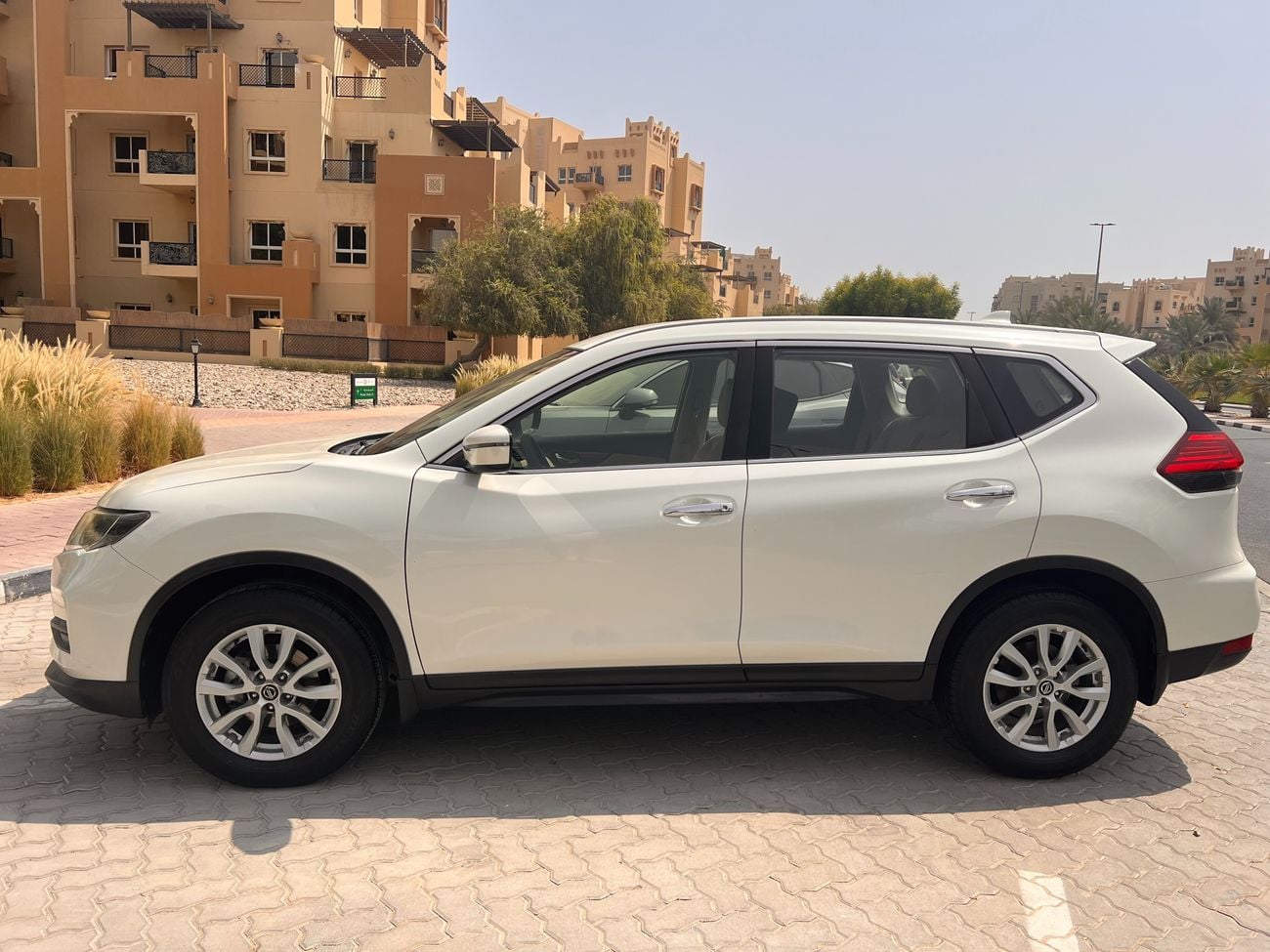 نيسان إكس تريل S 2.5L FWD (5 Seater)