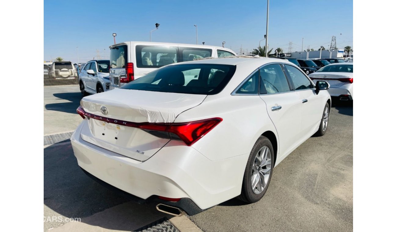 Toyota Avalon XLE 3.5L V6 with leather seats