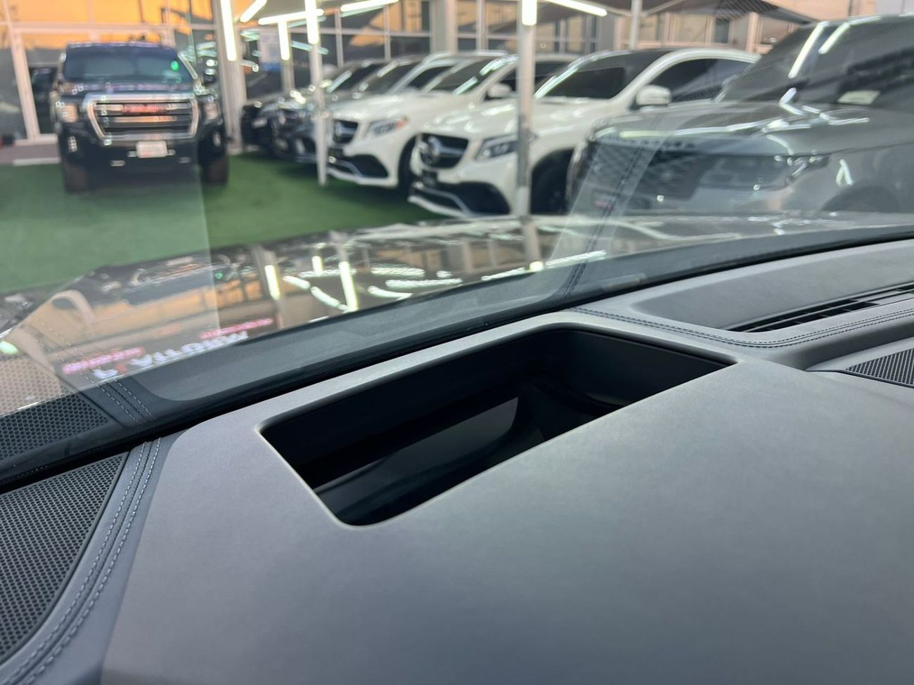 أودي Q8 55 TFSI quattro S-لاين سبورت باكج اودي كيو 8 كواترو اس لاين موديل 2019 مواصفات خليجية صبغ وكالة بدون