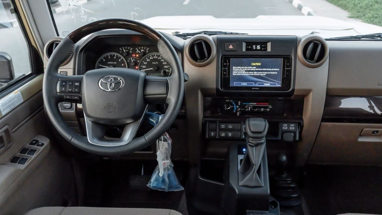 تويوتا لاند كروزر 70 HT VXR 2026 Toyota Land Cruiser LC76 4.0L AT Petrol (Beige-Brown) Basic