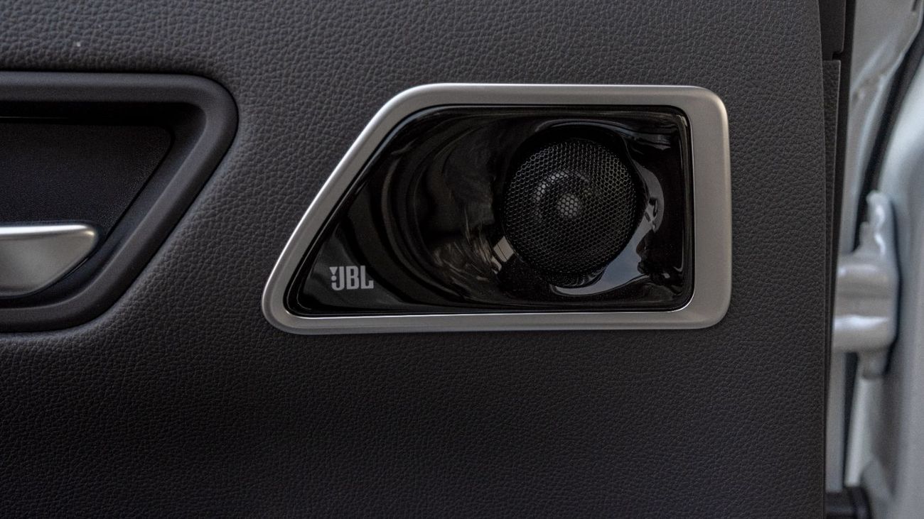 تويوتا لاند كروزر 2025 Toyota Land Cruiser VXR 3.5L AT Petrol (Without body kits) White