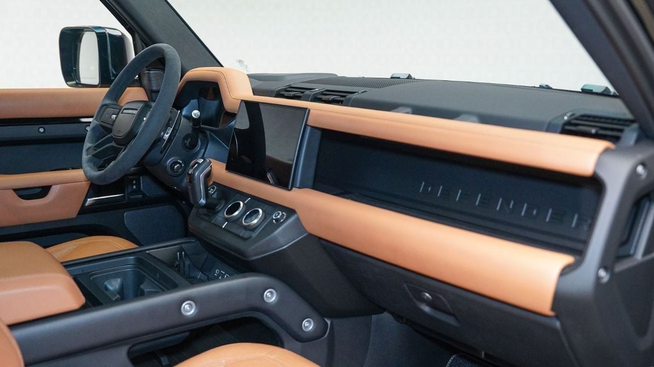 Land Rover Defender Defender 110 P525 V8 Edition  | AED 6,087 PM | Warranty Feb-2027 | GCC