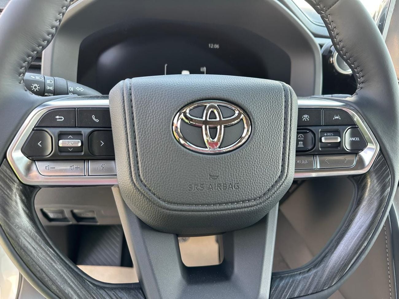 Toyota Land Cruiser 2026 Toyota Land Cruiser LC300 VXR (Full-Option with Radar) 3.5L V6 Twin Turbo Hybrid A/T 4WD Export