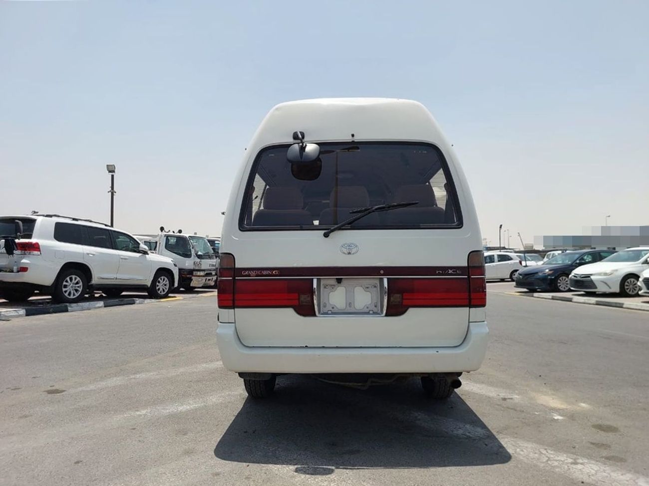 Toyota Hiace TOYOTA HIACE COMMUTER VAN RHD 2001 MODEL 3.0 L DIESEL AUTOMATIC(PM02656)