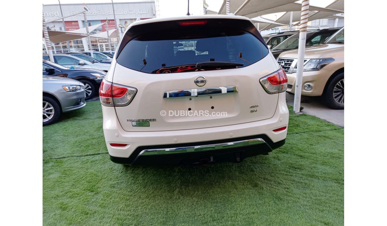 Nissan Pathfinder American import number 2, white color inside gray, fingerprint, rear camera screen, cruise control,