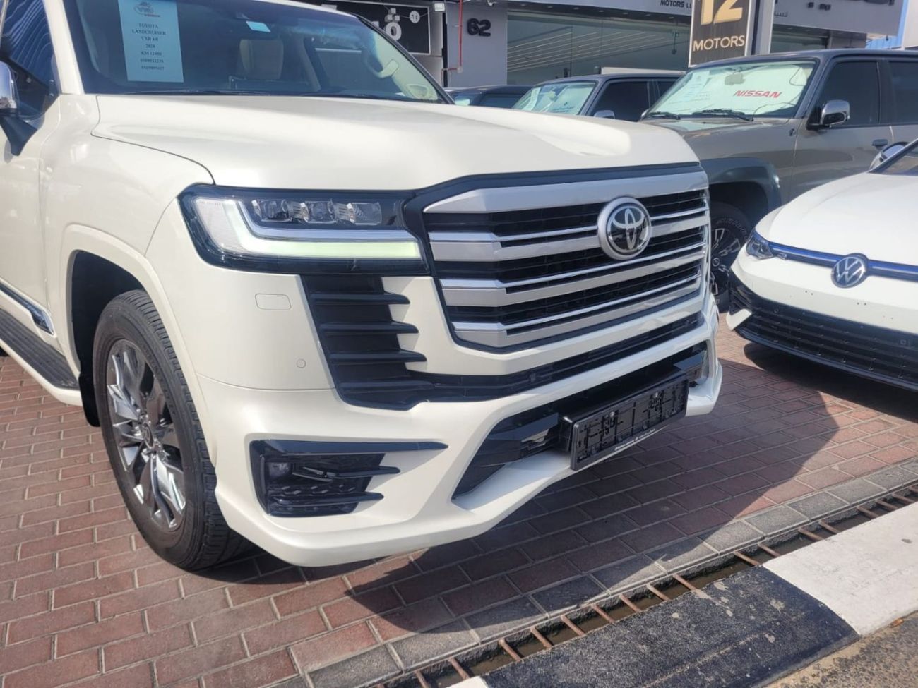 Toyota Land Cruiser VXR 4.0L 4 YEARS WARRANTY FROM ALFUTTAIM 80000KM OR 4YEARS SERVICE CONTRACT ALFUTTAIM