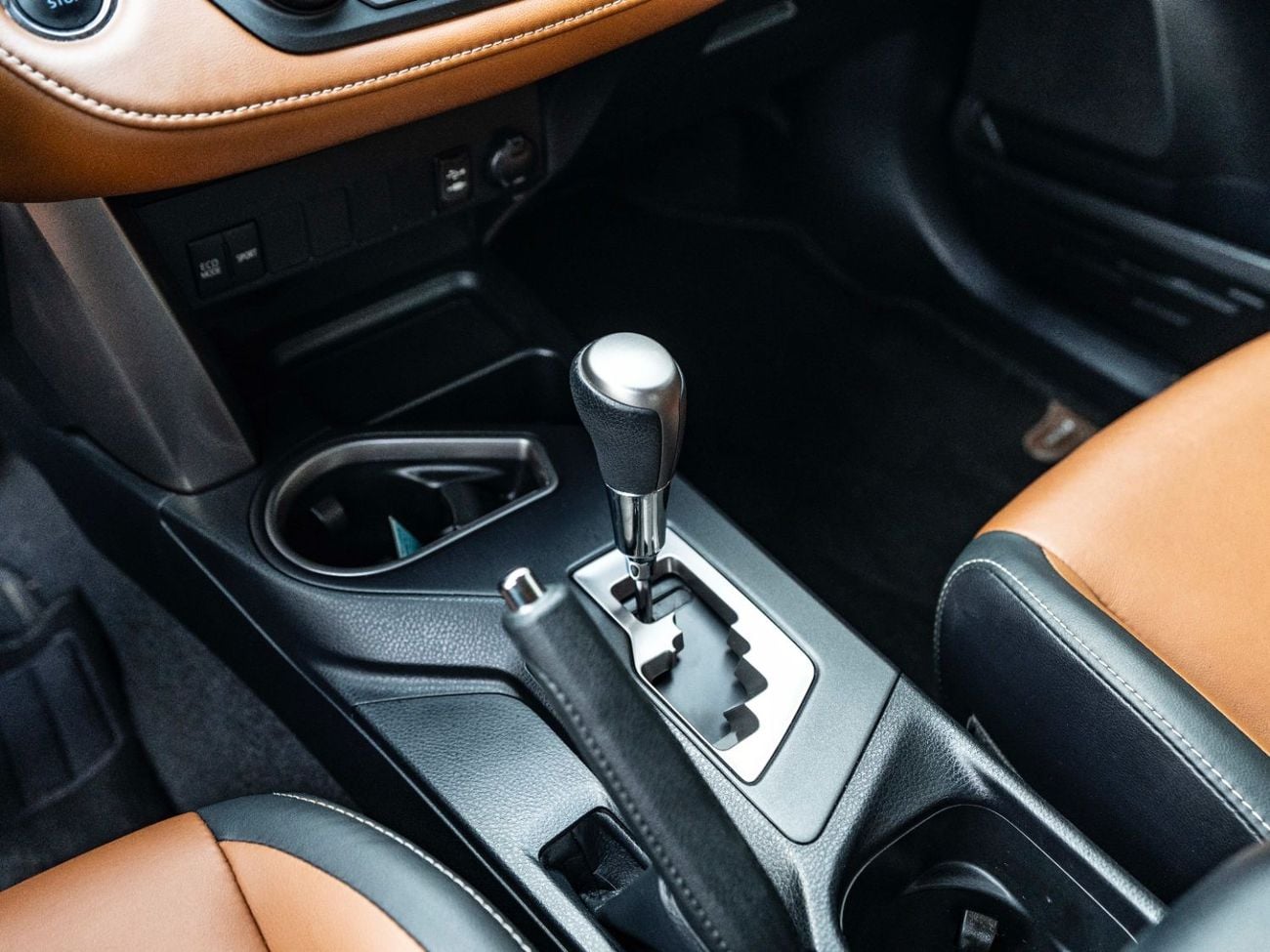 تويوتا راف ٤ VXR 2.5L