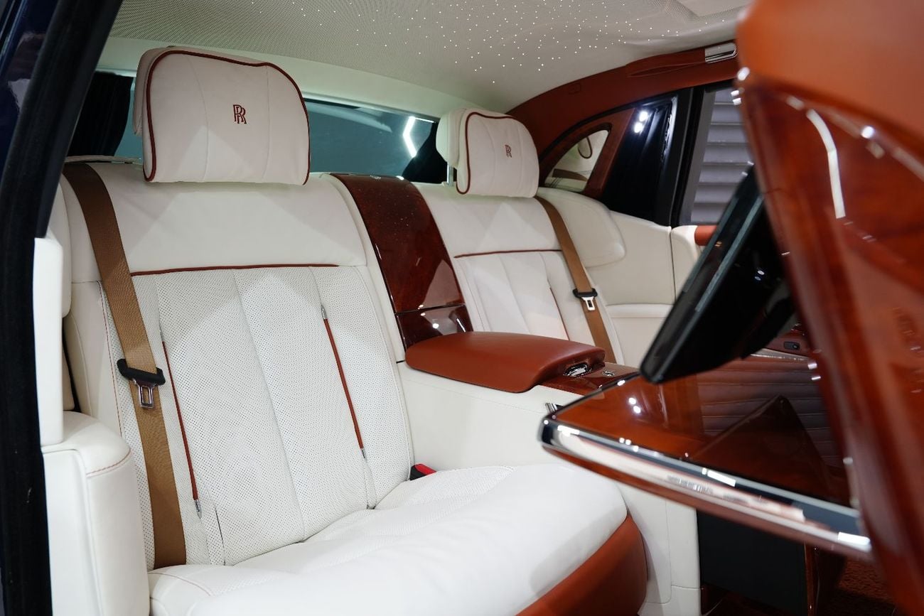 Rolls Royce Phantom SWB , Two-Tone, Illuminated Spirit of Ecstasy, Rear Screens, Dealer Warranty!!