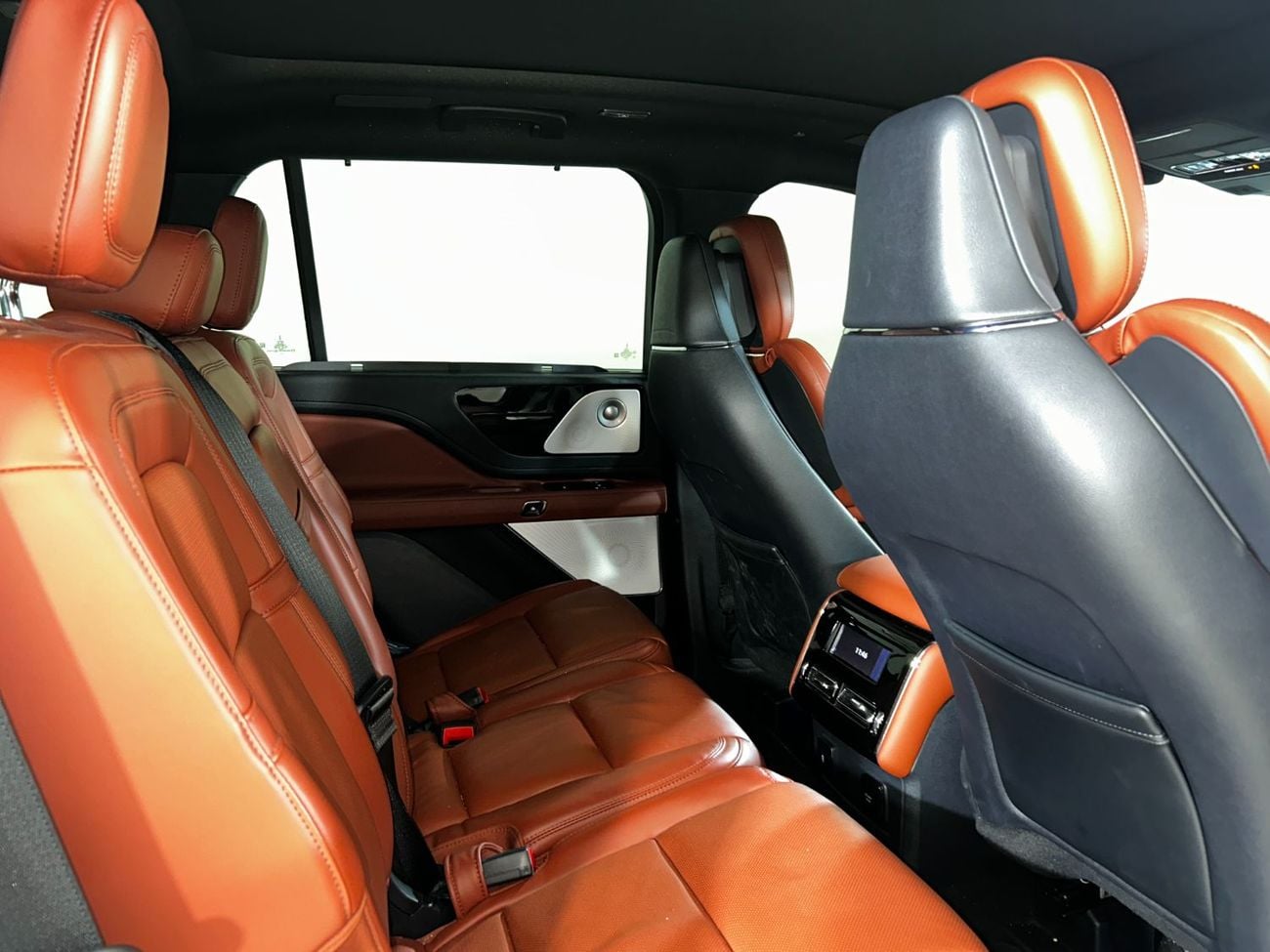 Lincoln Aviator RESERVE AVI425 / AL TAYER MOTORS AL QOUZ SHOWROOM