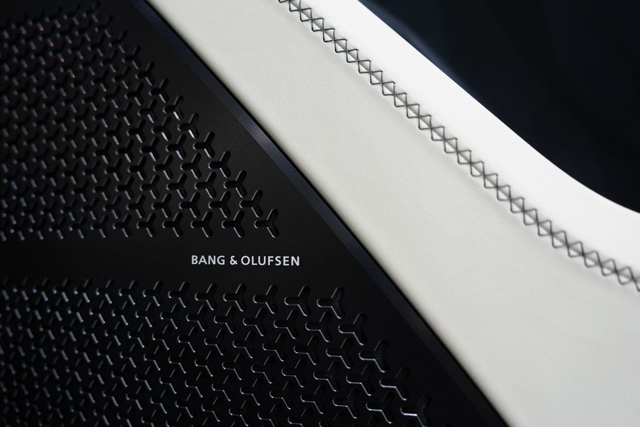 Lamborghini Urus SE, Panoramic Roof, Bang N Olufsen Audio, 800 HP Hybrid!!