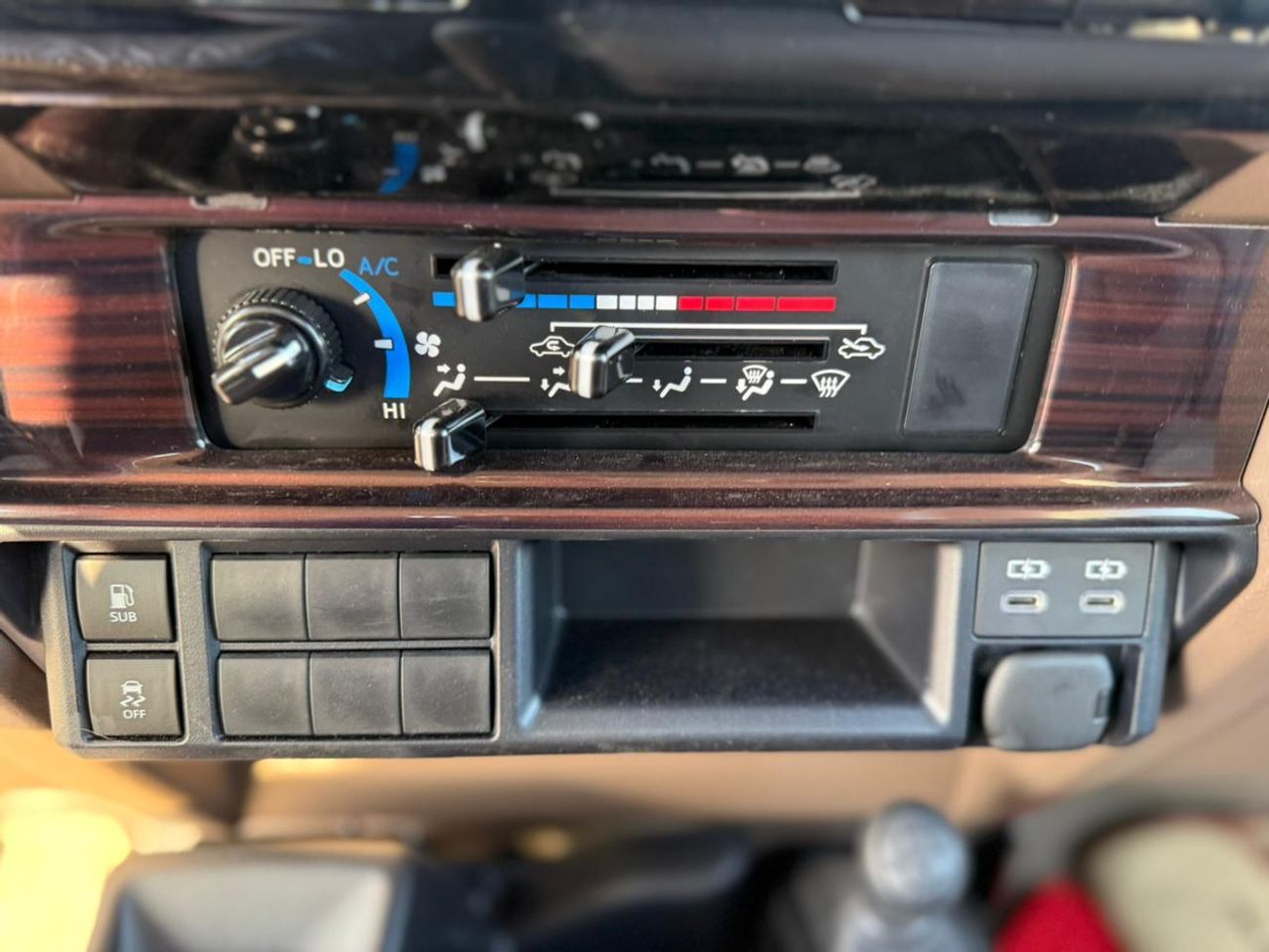 تويوتا لاند كروزر بيك آب