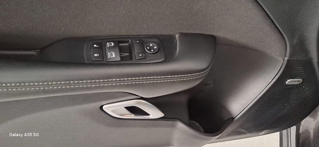 دودج تشالينجر sxt